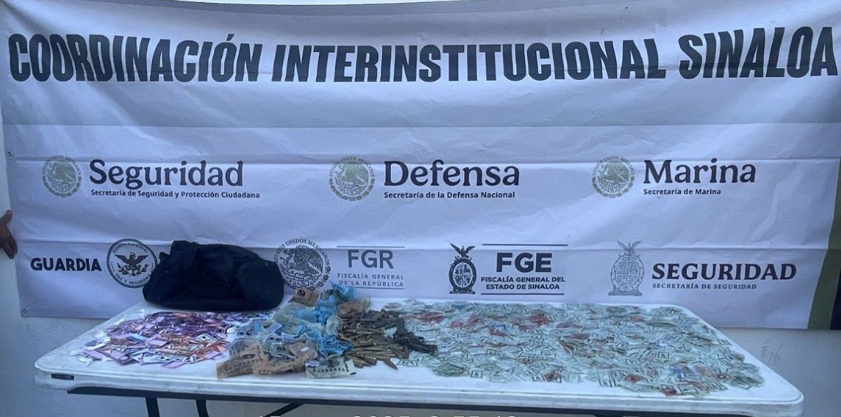 En la colonia Jaripillo de Mazatlán, aseguran mochila con arma, municiones y droga