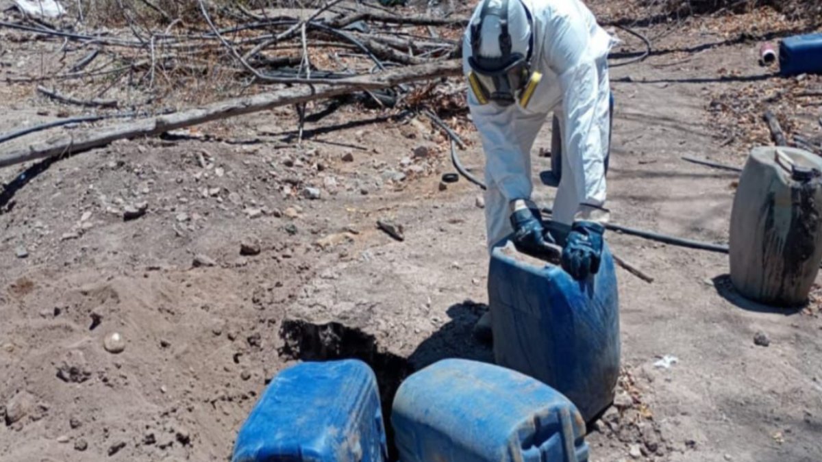 En Culiacán y Cosalá, aseguran 5 áreas de concentración de sustancias químicas