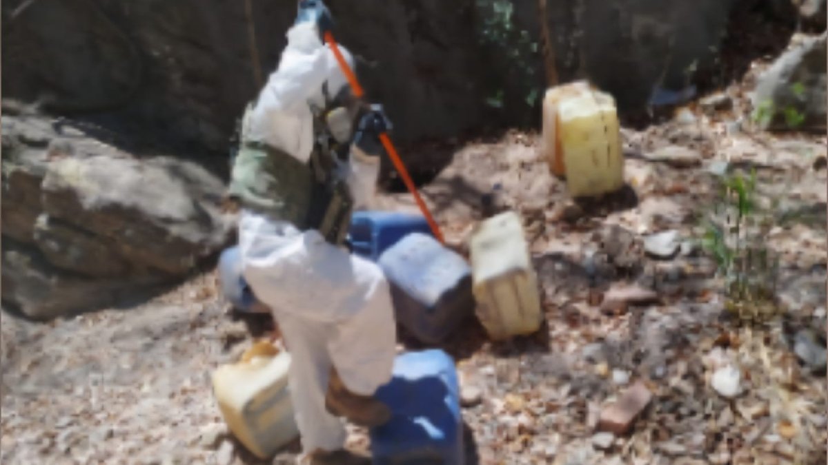 En Cosalá y Culiacán, aseguran 10 áreas de almacenamiento de sustancias químicas