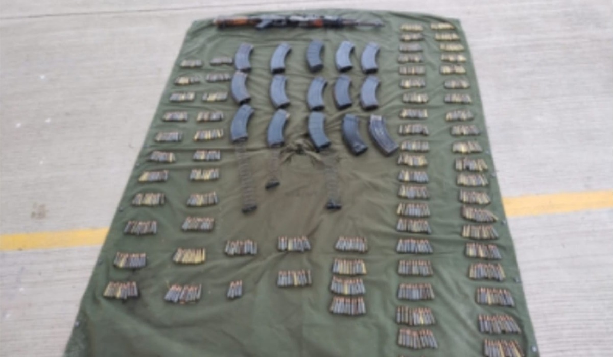 Elementos militares aseguran un arma, cargadores y cartuchos en Escuinapa