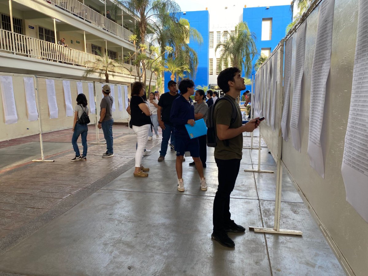 ¡Madrugaron! Desde las 6 de la mañana empezaron a llegar a presentar Ceneval los aspirantes a estudiar en la UAS