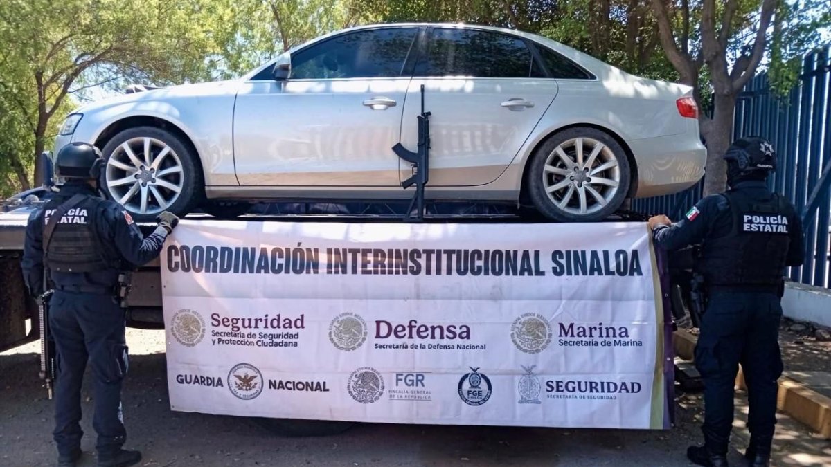 Aseguran un Audi robado y un AK-47 en Barrancos, Culiacán; el conductor huye