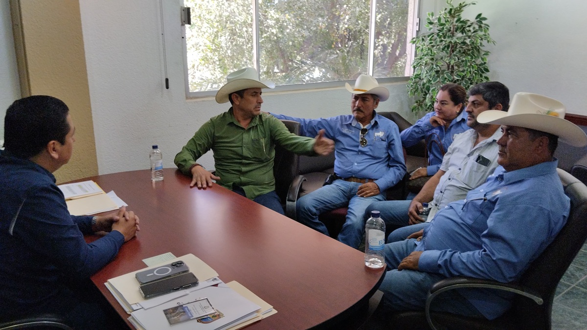 Ayuntamiento de Guasave apoyaría a ganaderos para acarreo de pacas de programa estatal