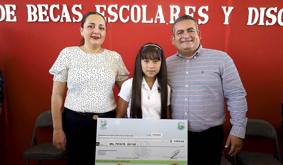 Ayuntamiento de Navolato entrega becas del programa de Apoyo Educativo 2024-2025
