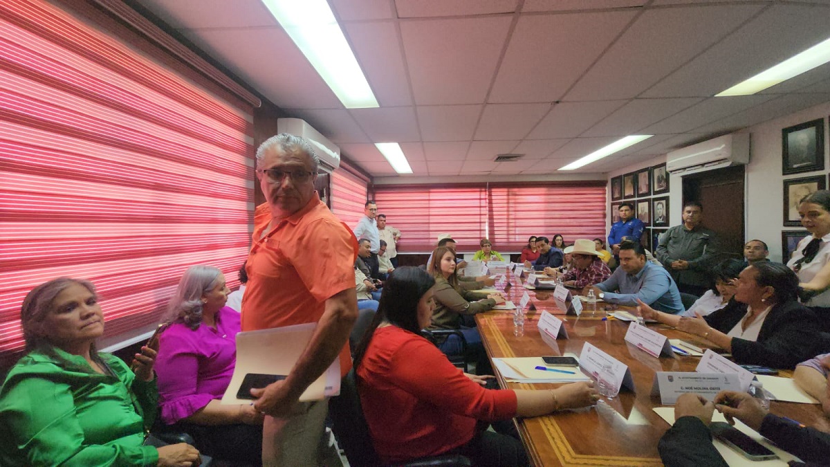 ¡No seas grosero! Tras interrupción regidor de Guasave abandona Cabildo