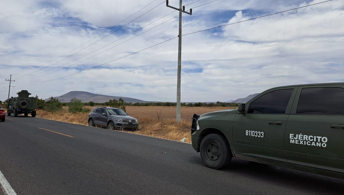 Localizan camioneta abandonada en sindicatura del Gato de Lara, en Angostura