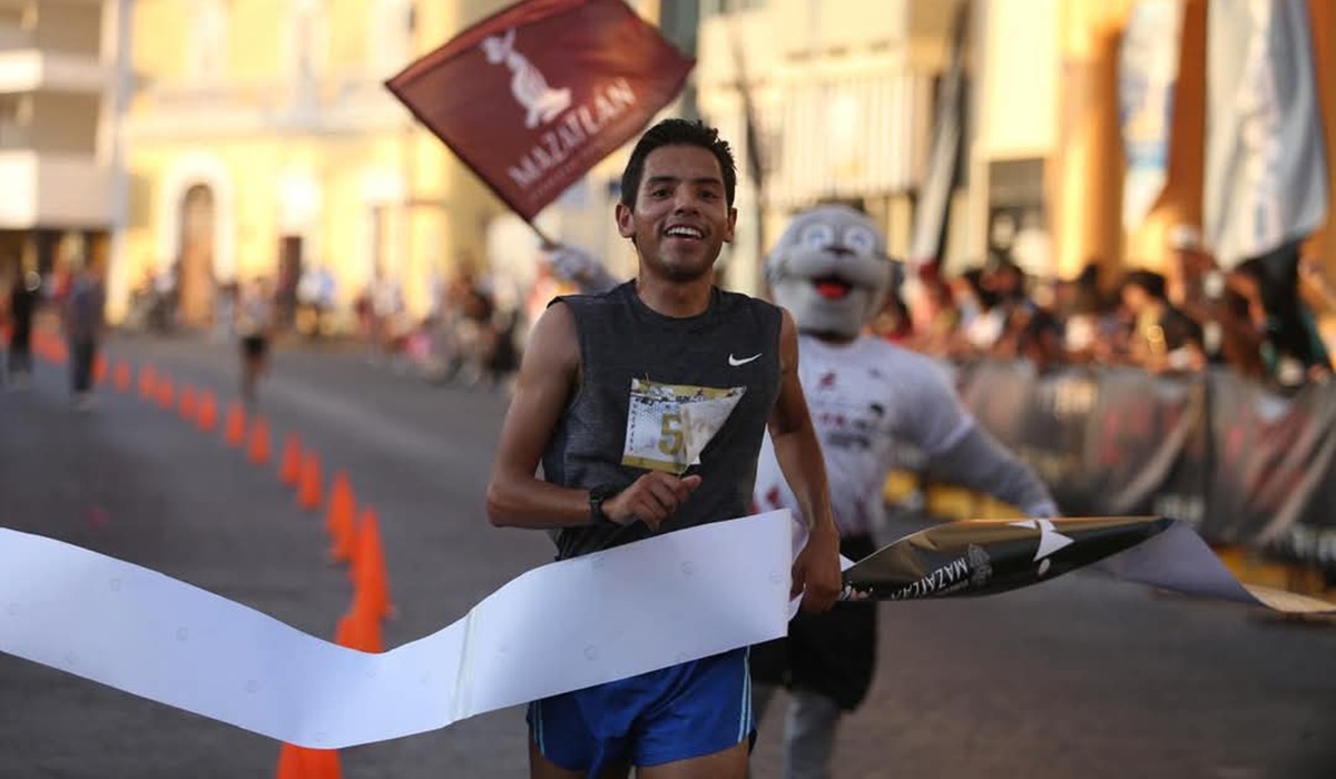 Con una puesta de sol en el Malecón, más de mil corredores disfrutaron la Run Imdem Powerade en Mazatlán
