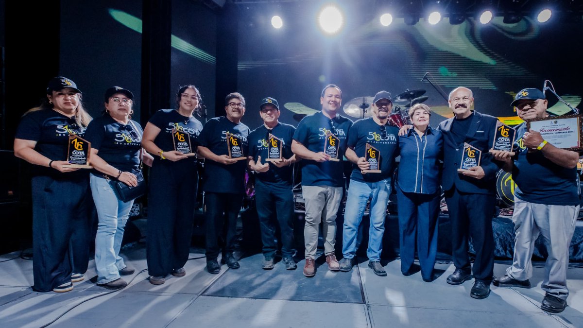 Celebran los 50 años de Los Hermanos Cota en el Malecón de Guasave