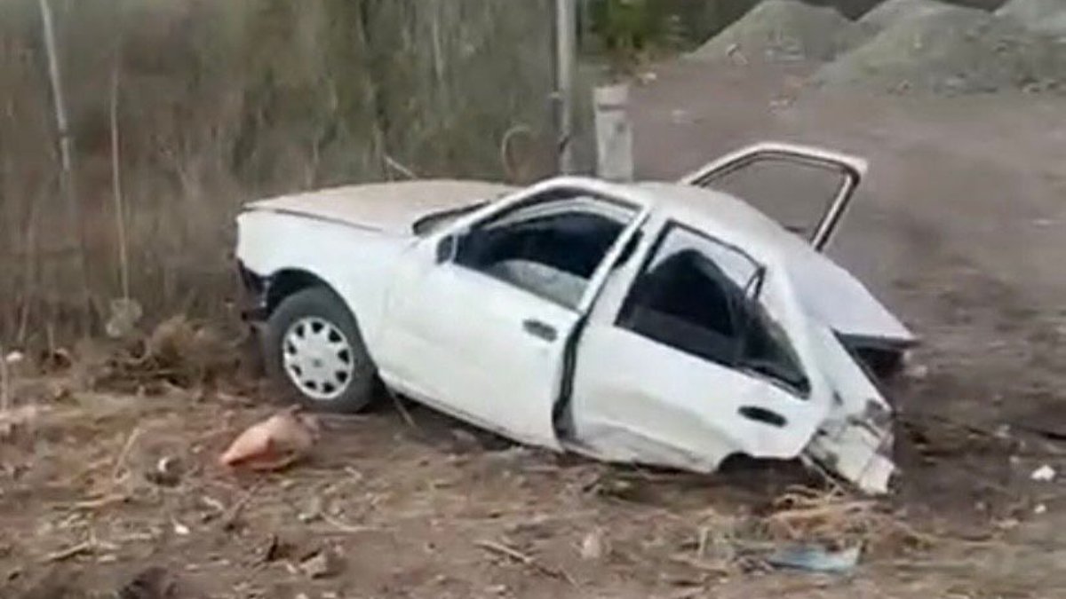¡Quedó partido a la mitad! Choque entre dos vehículos deja lesionados leves en Bellavista, Culiacán