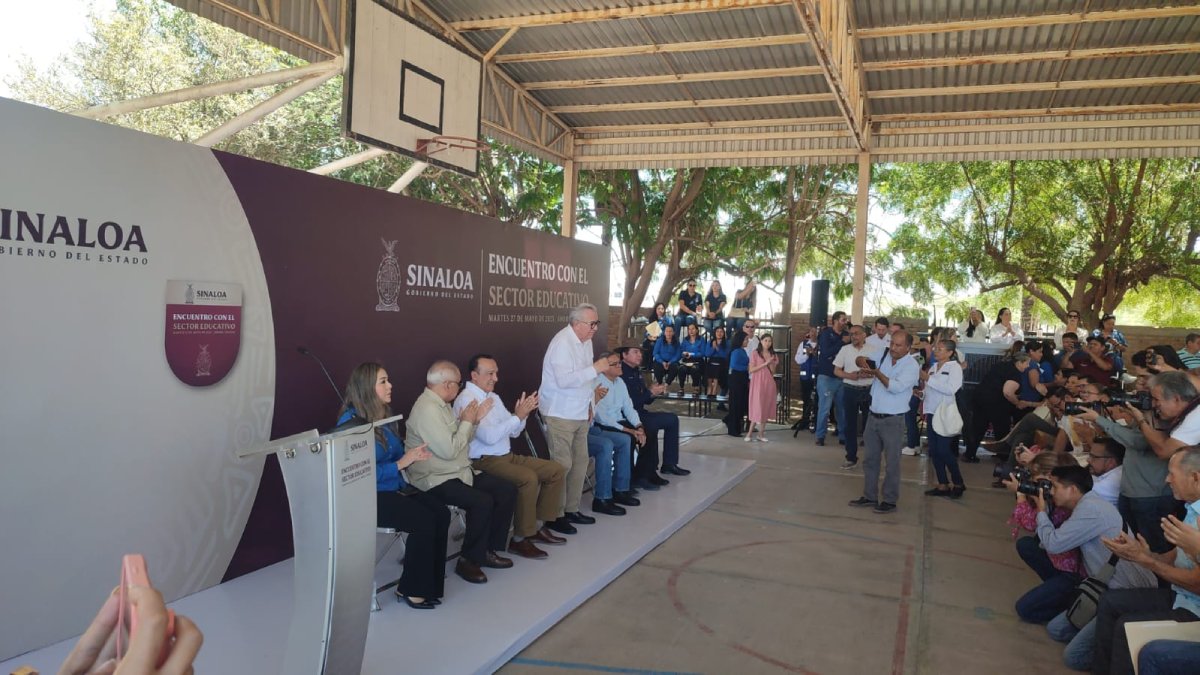 Docentes federal de Ahome le dan tarea al gobernador y gestione ante la SEP ¿Qué le encargaron?