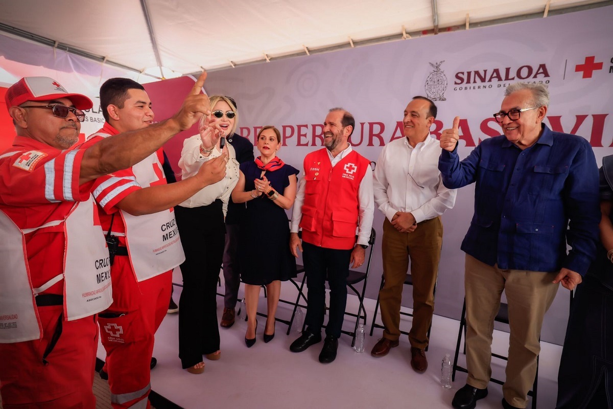 Reapertura el gobernador Rubén Rocha Moya, base de Cruz Roja de la Villa de Ahome