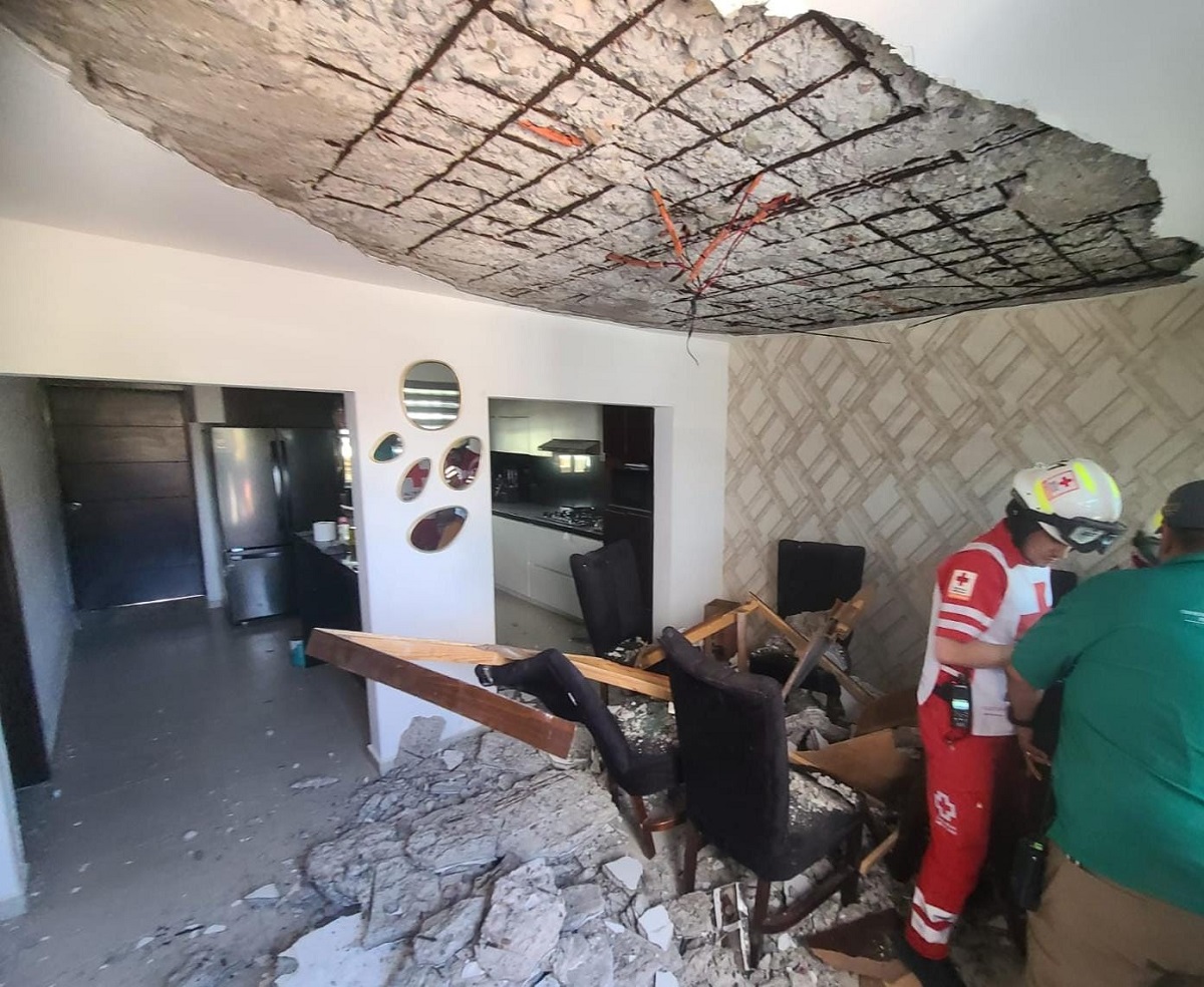 Derrumbe en una casa de la Lázaro Cárdenas en Culiacán deja dos menores lesionadas