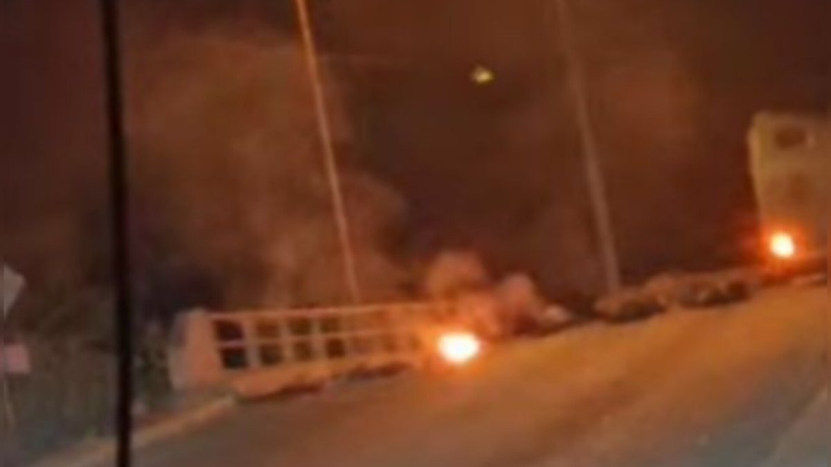 Camionetas con gente armada despojan camión de pasajeros en Juan José Ríos