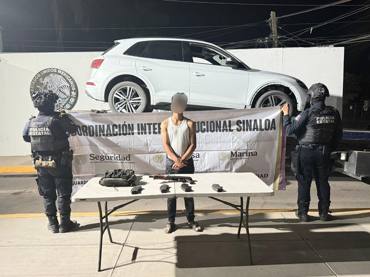 Tras persecución en Caimanero, Mocorito, cae un civil con un arma, cargadores y equipo táctico