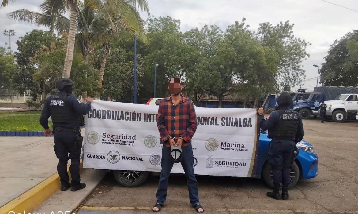¡Conducía un auto robado! Detienen a civil en Infonavit Solidaridad, en Culiacán