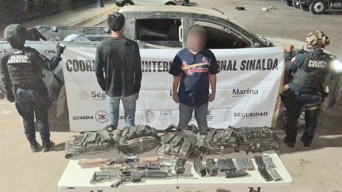 En El Vergel, Navolato, detienen a dos hombres con armas y equipo táctico