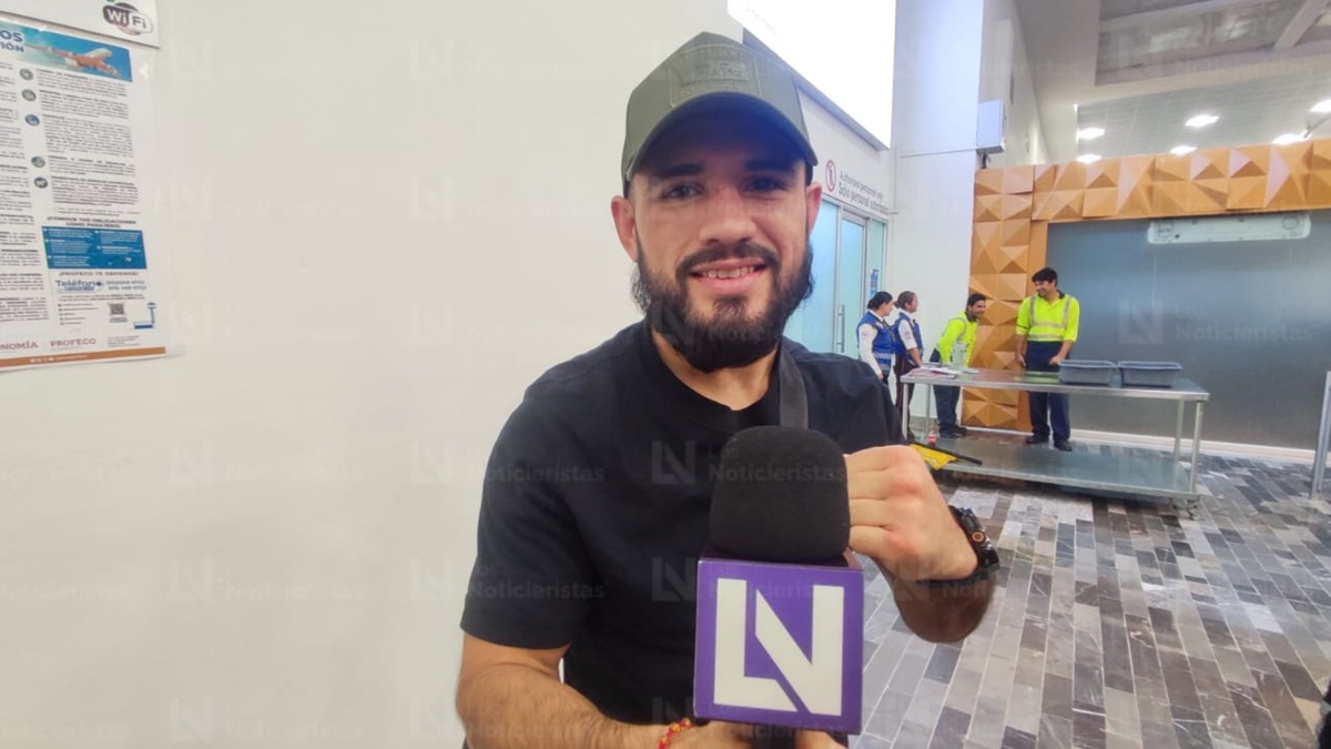 Con cinturón en mano llega a Los Mochis Eduardo ‘Sugar’ Núñez, nuevo campeón mundial de boxeo
