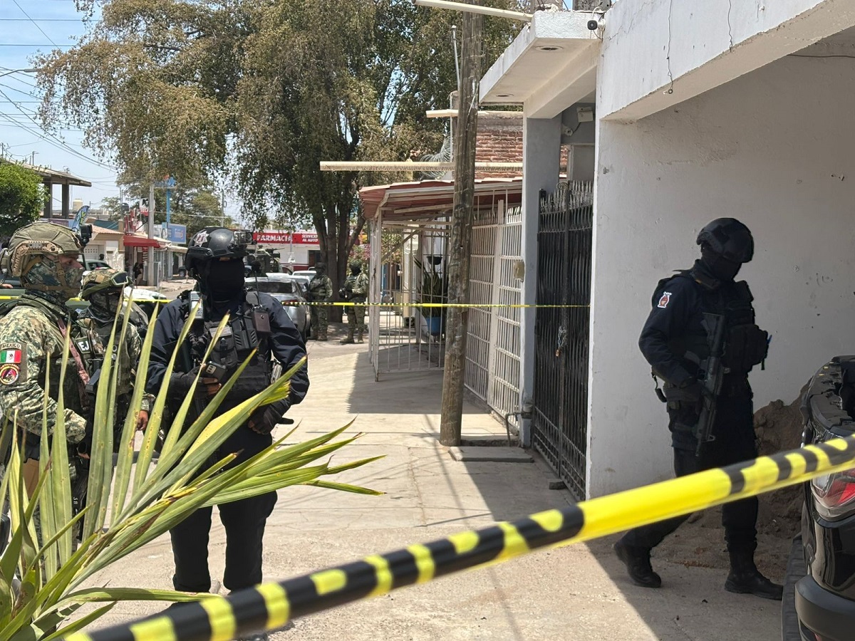 Dentro de la cochera de un domicilio ejecutan a mecánico en la 21 de Marzo en Culiacán