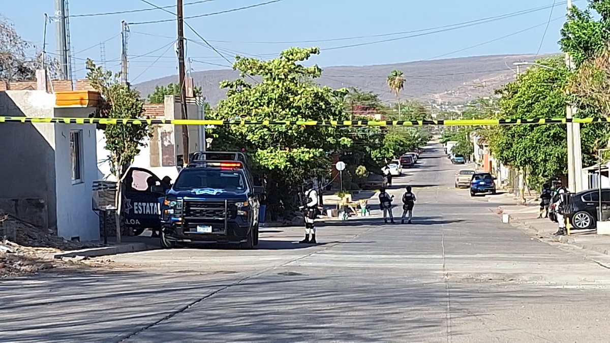 Quedó bajo una camioneta: Ejecutan a hombre frente a un domicilio de la Lázaro Cárdenas en Culiacán