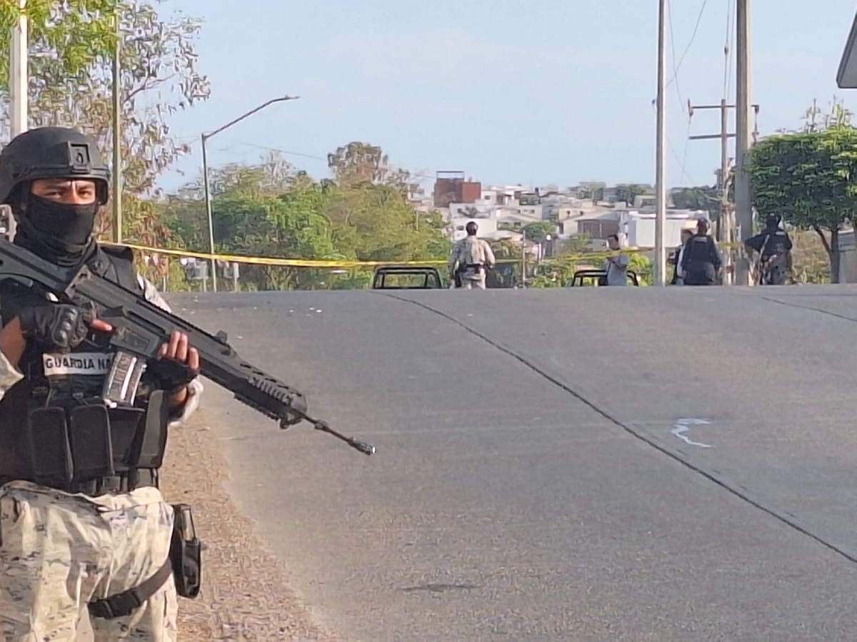Con ráfagas de arma larga ejecutan a dos hombres junto al Parque 87 de Culiacán