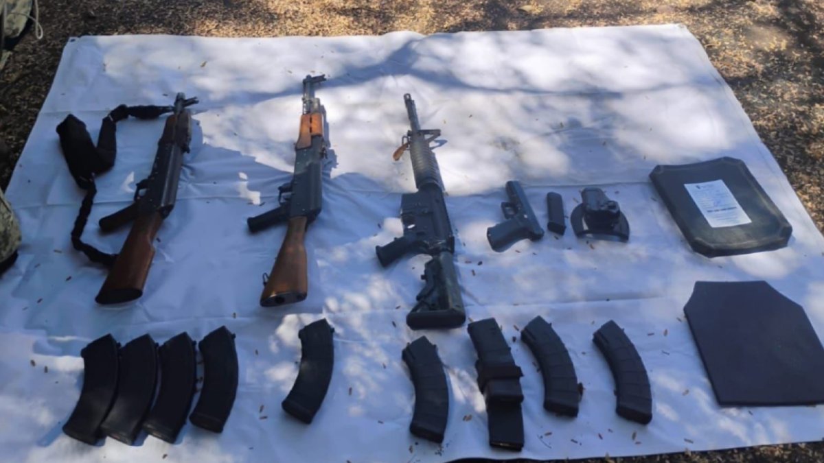 En Costa Rica, aseguran 4 vehículos y armas