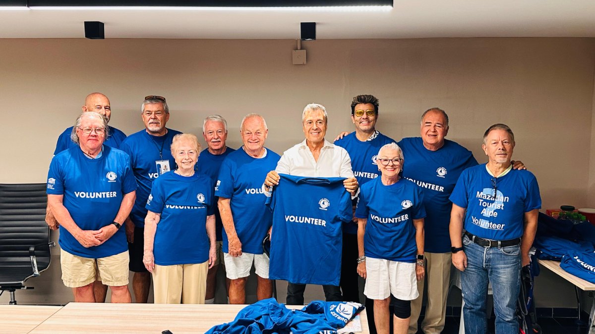 Voluntarios de ‘Camisetas Azules’ de Mazatlán reciben uniformes en emotiva ceremonia del COCERHM y Grupo Petroil