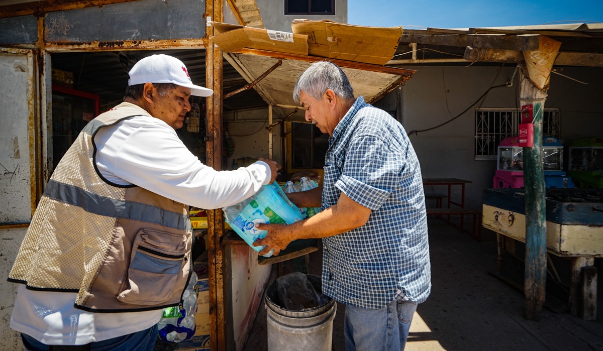 Choix y Escuinapa reciben primeros litros de agua donados en el Aquatón 2025
