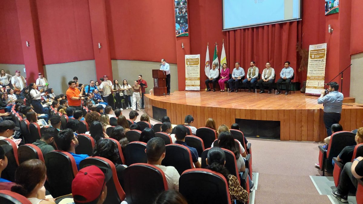 Arranca la entrega de tarjetas bancarias de la beca “Jóvenes escribiendo el futuro” en Los Mochis