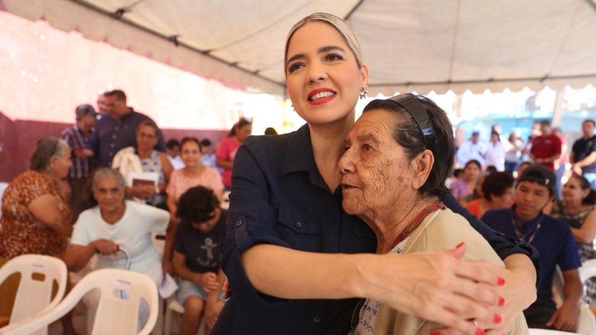 Vecinos de la colonia Echeverría, en Mazatlán, estrenan pavimento y redes hidrosanitarias tras 12 años de espera