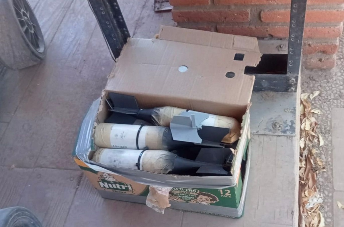 Mientras perseguían a un civil, elementos del Ejército aseguran 13 explosivos improvisados en Culiacán