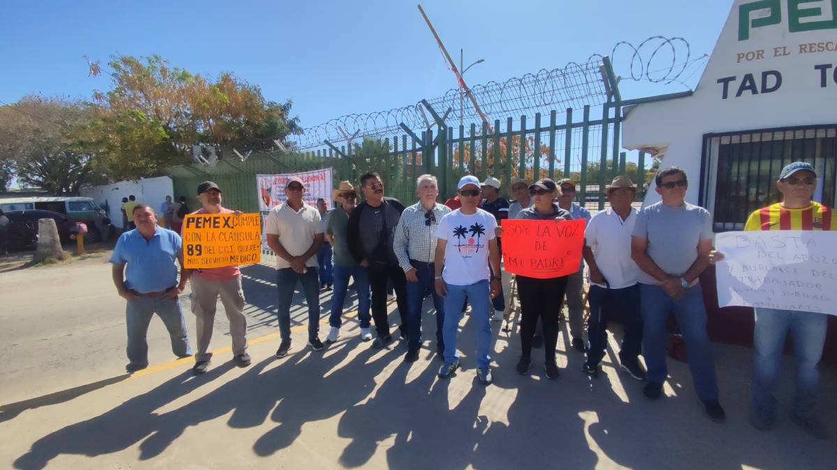 Trabajadores activos y jubilados de Pemex toman la planta de Topolobampo; exigen servicios médicos