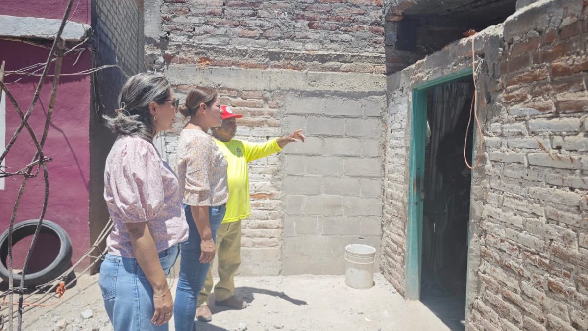 Familia que sufrió derrumbe de vivienda en el Cerro Cabezón recibe apoyo del Ayto. de Juan José Ríos
