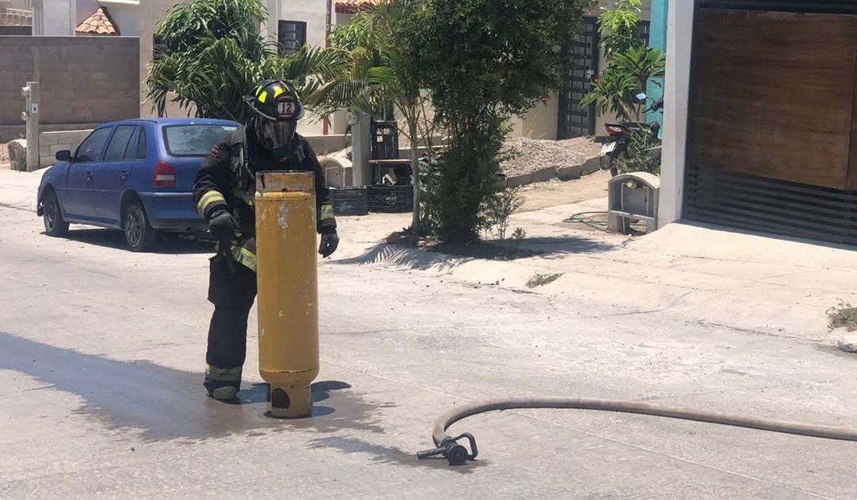 Evacuan a persona por fuga de gas en un domicilio en Mazatlán