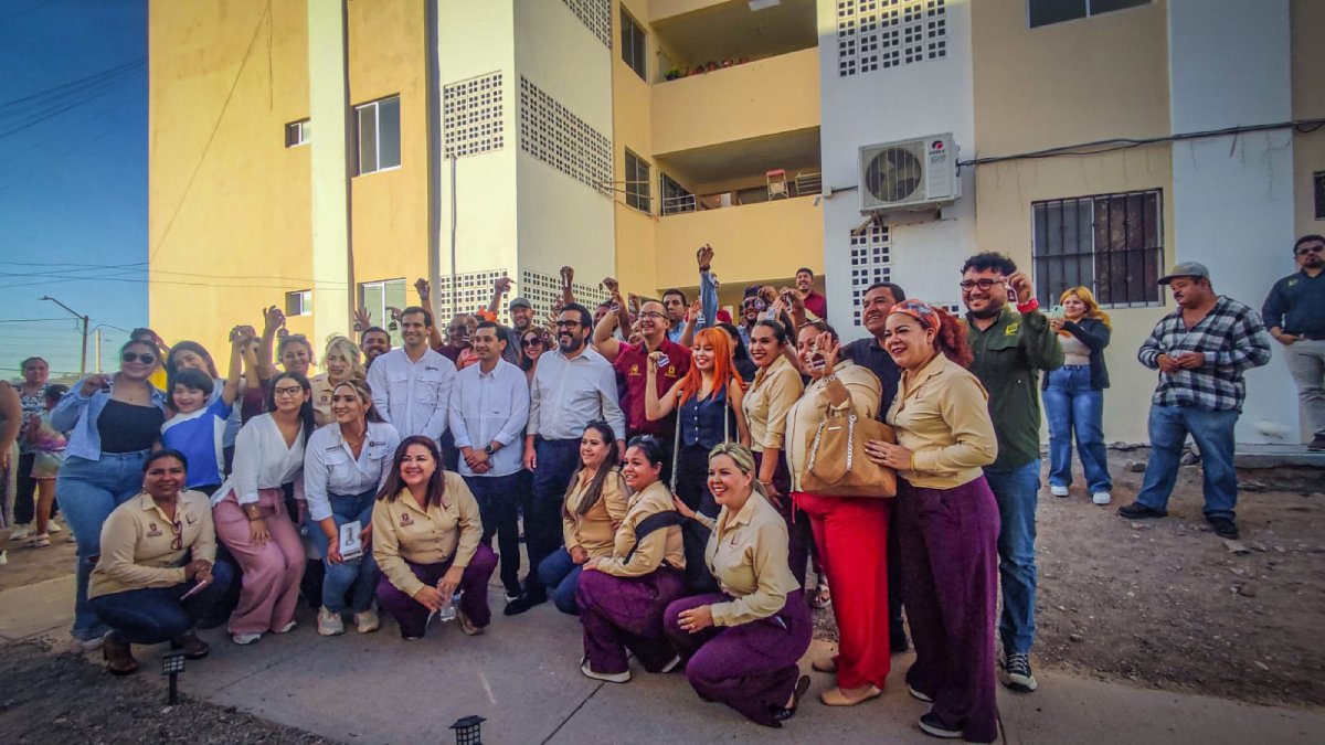 Gámez Mendívil entrega viviendas a trabajadores del Stasac y reafirma su compromiso de mejorar las condiciones laborales