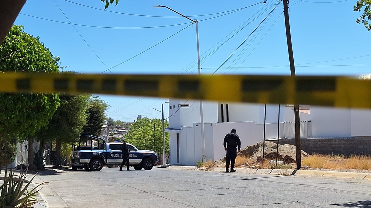 Hallan a un hombre ejecutado con mensaje en cartulina, en Culiacán