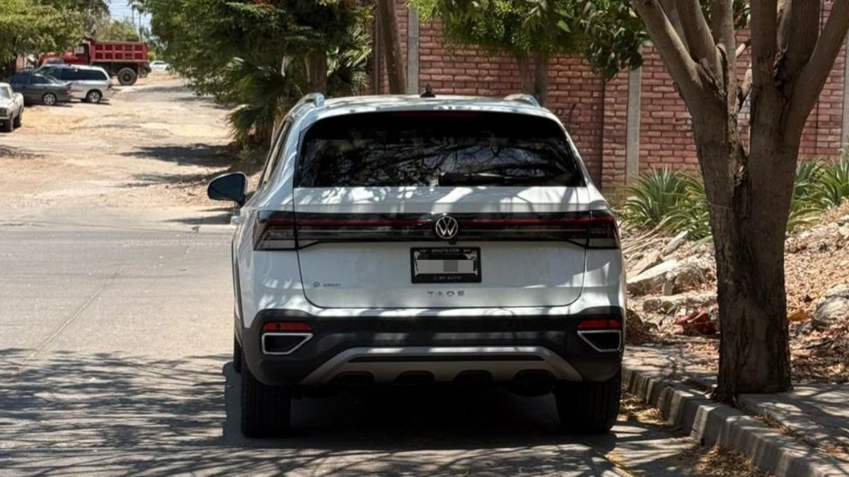 Hallan abandonada una camioneta despojada por grupo fuertemente armado ayer en Culiacán