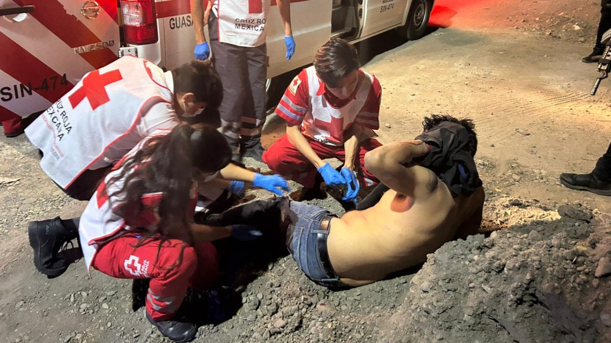 Al norte de Guasave localizan a un hombre herido con arma blanca