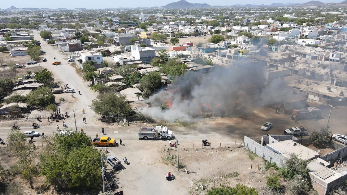 Atienden Gobierno Municipal y DIF Mazatlán a familias afectadas por incendio en colonia Jaripillo