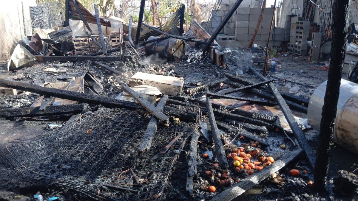 Incendio consume vivienda de madera en la colonia 7 de Abril de Villa Unión