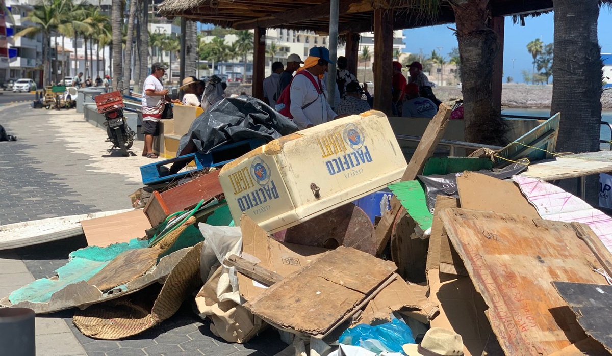 Realizan jornada de limpieza en Playa Norte de Mazatlán; retiran residuos sólidos y embarcaciones en desuso