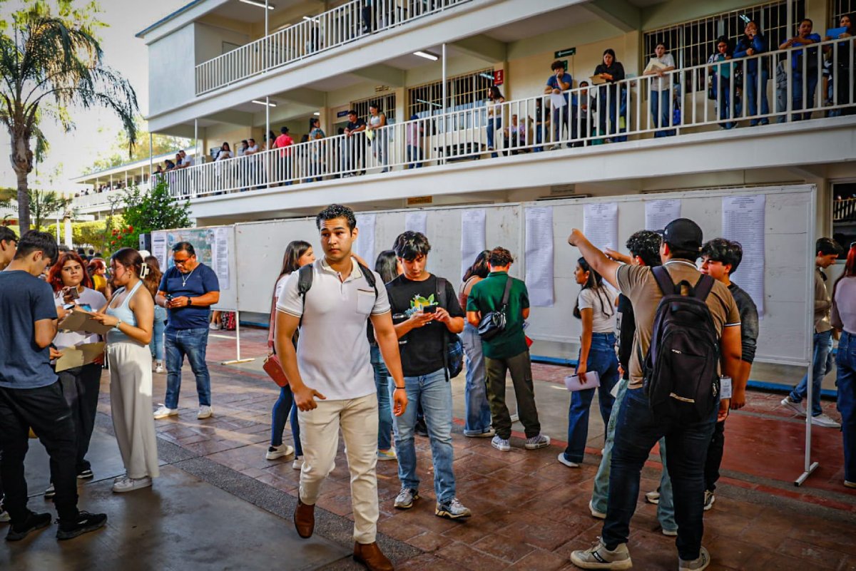 Jóvenes que aspiran ingresar al bachillerato o una licenciatura en la Universidad Autónoma de Sinaloa (UAS) presenta el Examen Ceneval