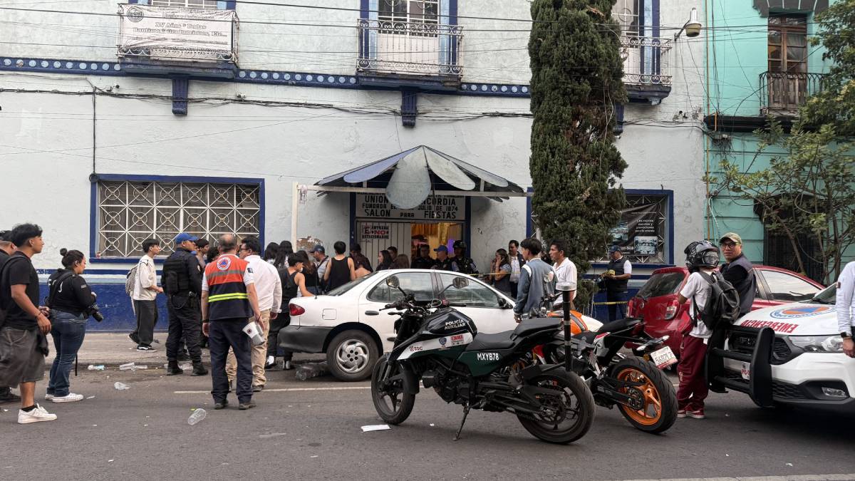Cinco jóvenes inconscientes en la vía pública tras fiesta clandestina en CDMX