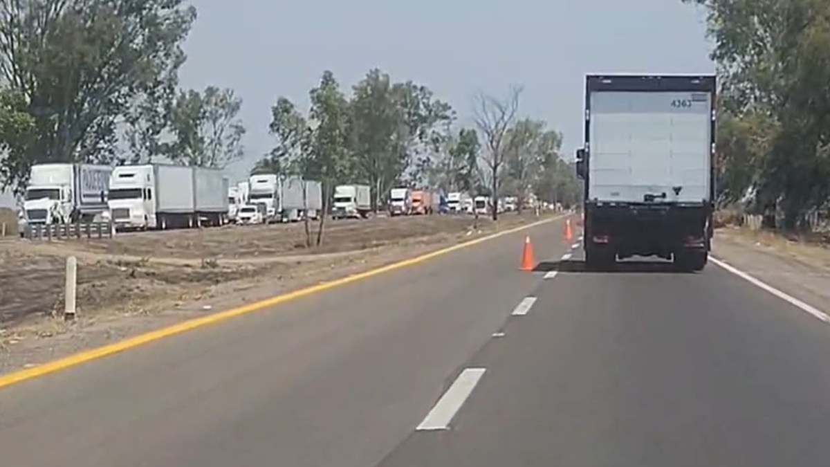 Tras accidente en la Culiacán-Mazatlán, se registran largas filas; está habilitado solo el carril de norte a sur