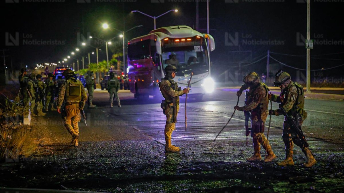 Liberan la salida norte de Culiacán tras bloqueo con vehículos incendiados