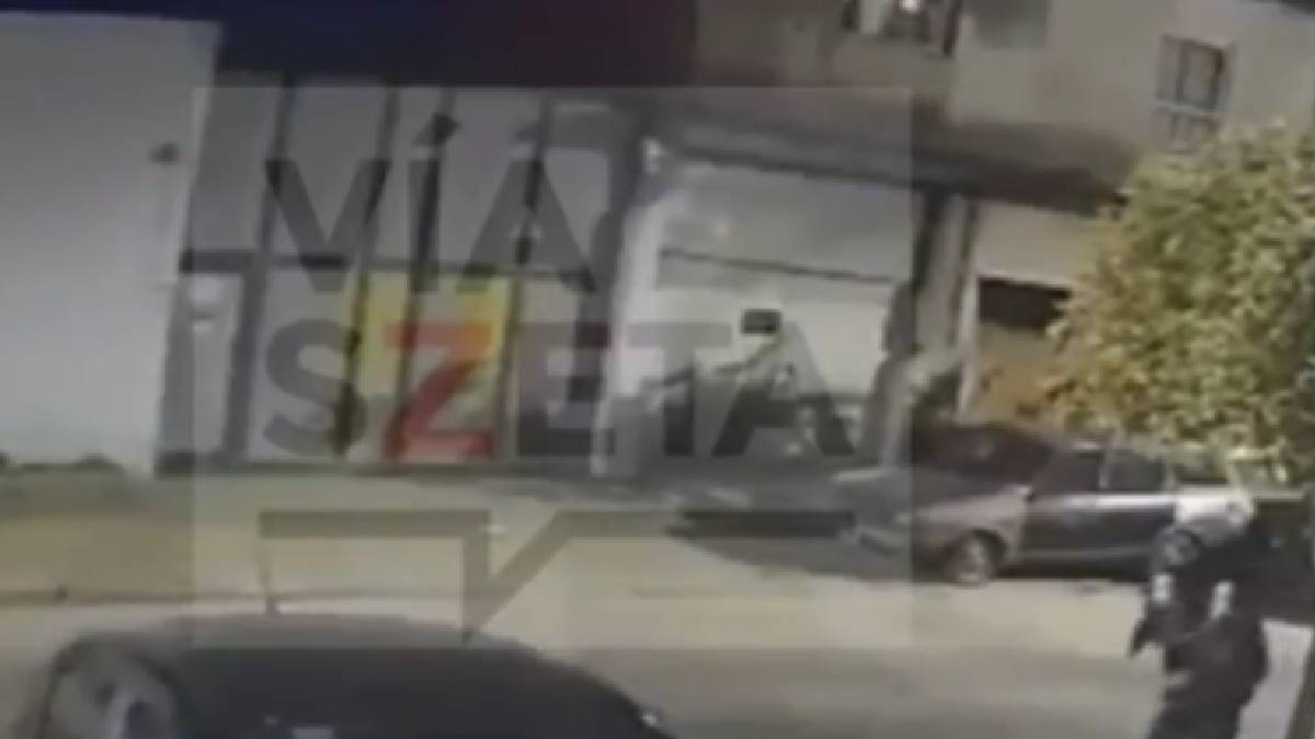 Madre desesperada suplica que no le roben a su bebé durante el robo de su automóvil (video)