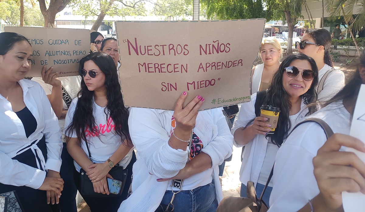En pandemia podíamos ir con cubreboca, ¿ahora vamos con chaleco antibalas?: Maestras de Navolato se manifiestan