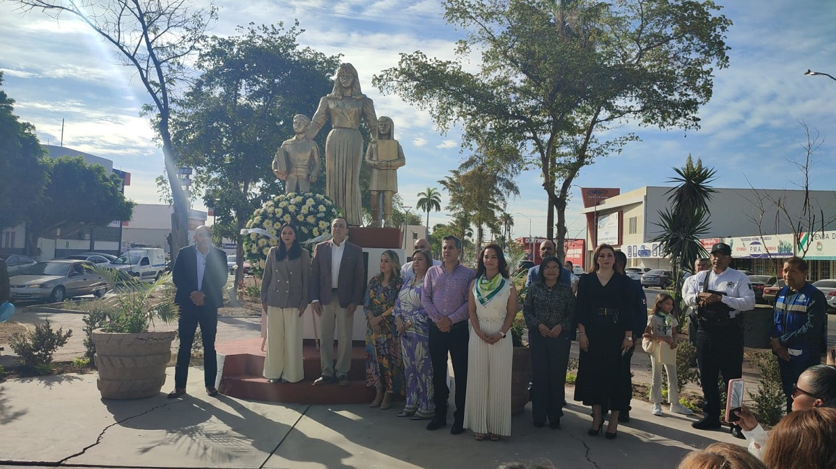 Docentes reclaman respeto y dignidad ante violaciones a sus derechos laborales; así celebran su día en Los Mochis