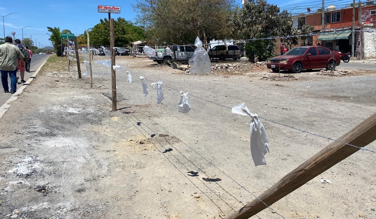 Vecinos de La Foresta, Mazatlán, cercan área verde y se manifiestan en contra de empresa constructora