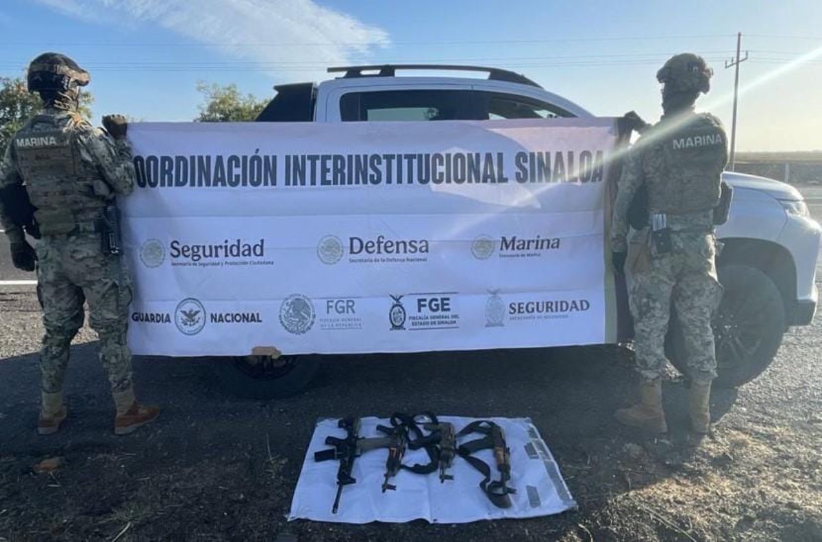 Marina asegura una camioneta, armamento y municiones en Ahome