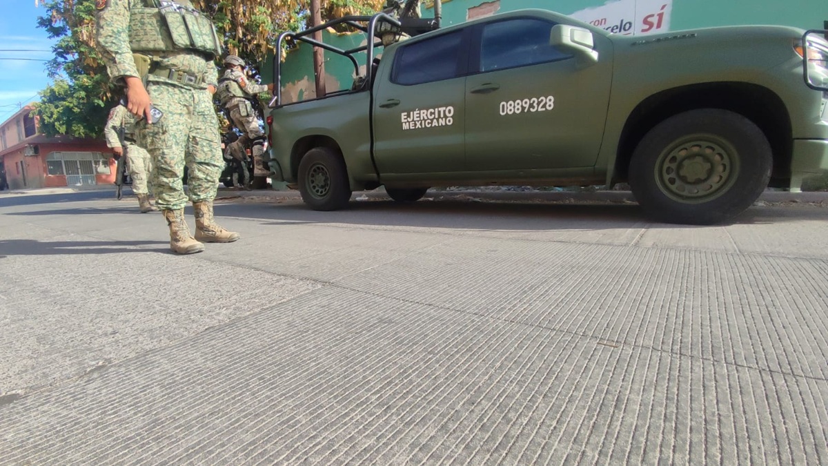 Aseguran mochila con supuesta droga en el Centro de Los Mochis